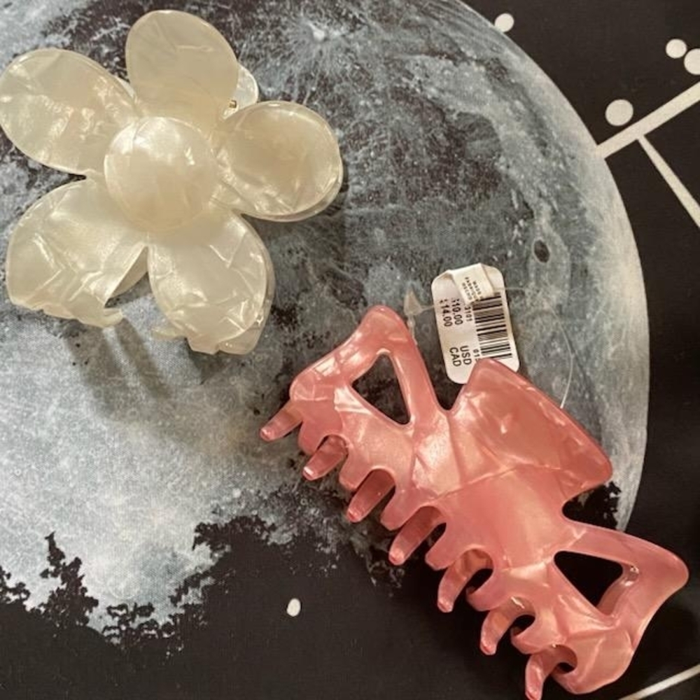 URBAN OUTFITTERS | Hair Claw Clips (Set Of 2) - Picture 6 of 12